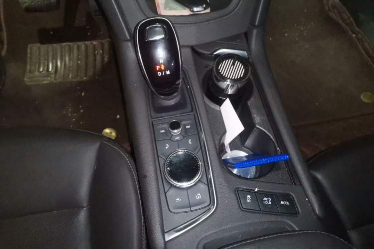 Used Cadillac XT6 2022 2.0T Six-Seater Four-Wheel-Drive Luxury Standard Edition Gear Lever