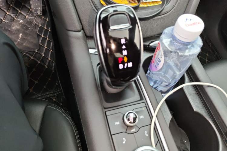 Used Cadillac XT6 2022 2.0T Six-Seater Four-Wheel-Drive Luxury Standard Edition Gear Lever