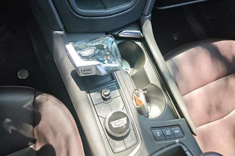 Used Cadillac XT6 2022 2.0T 7-Seater Two-Wheel Drive Luxury Version Gear Lever