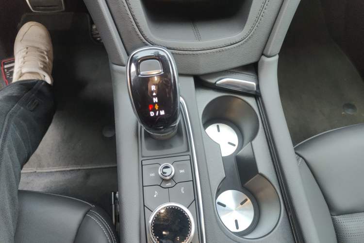 Used Cadillac XT6 2022 2.0T Six-Seater Four-Wheel Drive Luxury Version Gear Lever