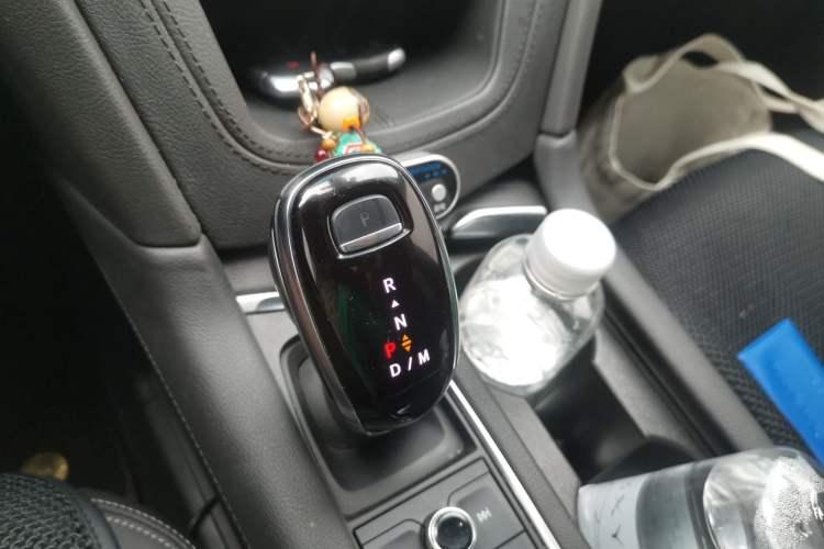 Used Cadillac XT6 2022 2.0T Six-Seater Two-Wheel-Drive Luxury Version Gear Lever
