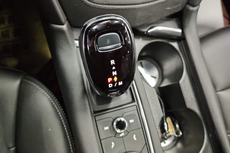 Used Cadillac XT6 2022 2.0T Six-Seater Two-Wheel-Drive Luxury Version Gear Lever