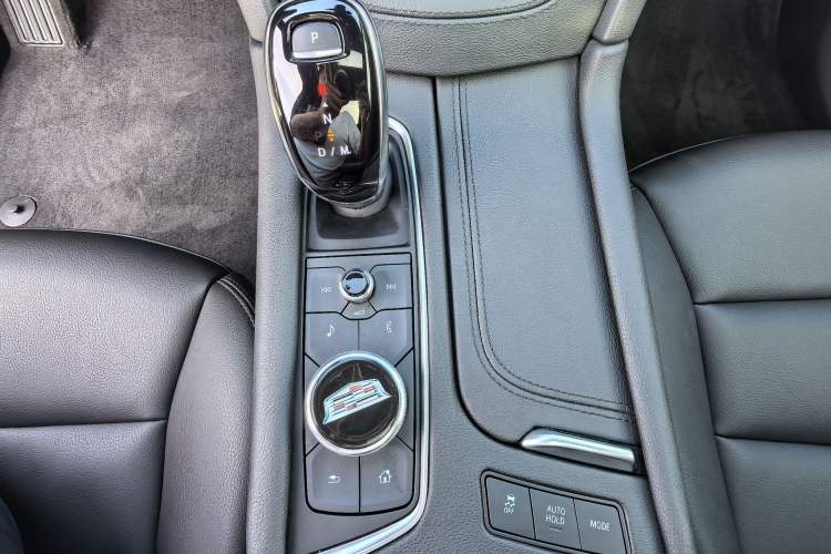Used Cadillac XT6 2022 2.0T 7-Seater Two-Wheel Drive Luxury Version Gear Lever