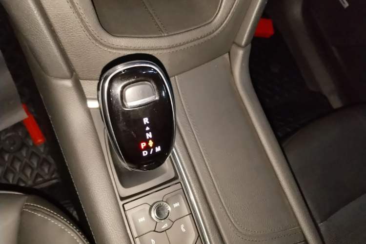 Used Cadillac XT6 2022 2.0T Six-Seater Four-Wheel Drive Luxury Version Gear Lever