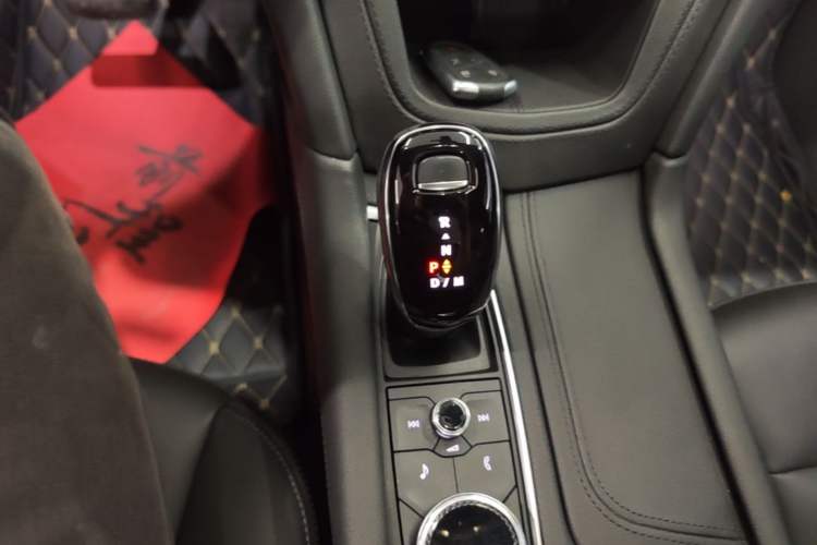 Used Cadillac XT6 2022 2.0T Six-Seater Two-Wheel-Drive Luxury Version Gear Lever