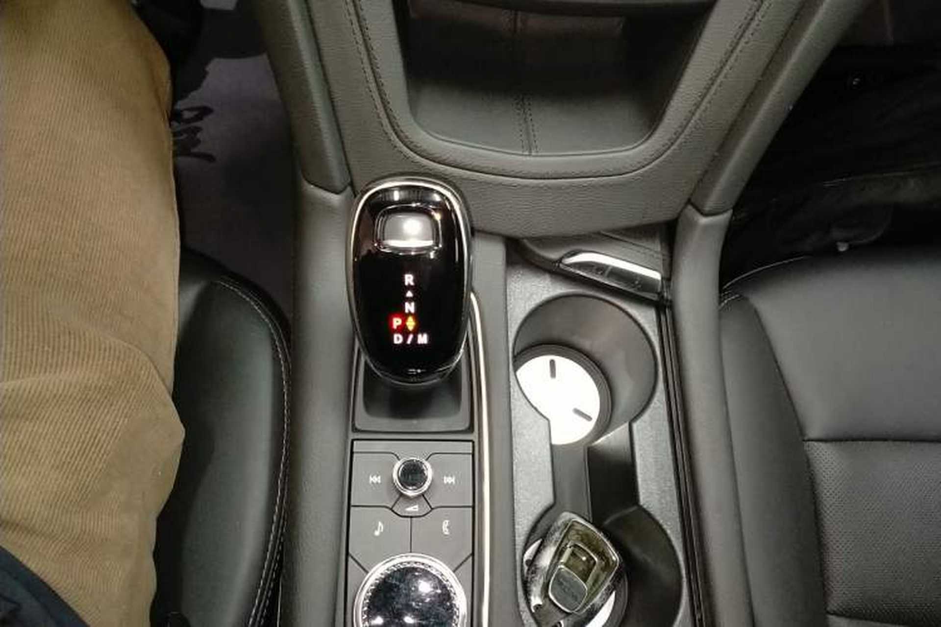 Used Cadillac XT6 2022 2.0T Six-Seater Four-Wheel Drive Luxury Version Gear Lever