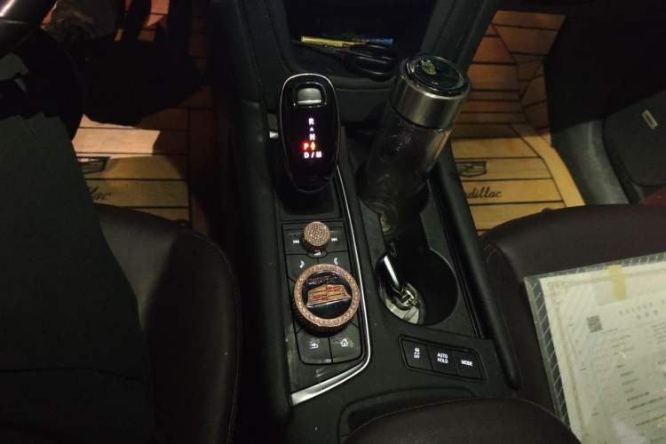 Used Cadillac XT6 2022 2.0T Six-Seater Two-Wheel-Drive Luxury Version Gear Lever