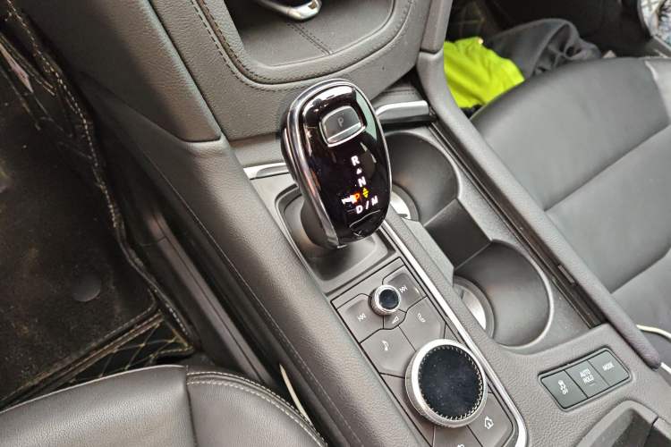 Used Cadillac XT6 2022 2.0T Six-Seater Four-Wheel Drive Luxury 120th Anniversary Limited Edition Gear Lever