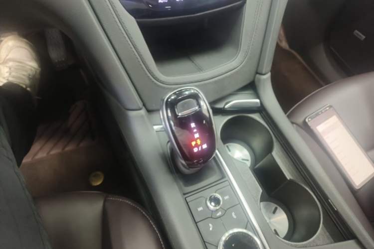 Used Cadillac XT6 2022 2.0T Six-Seater Four-Wheel Drive Luxury Version Gear Lever
