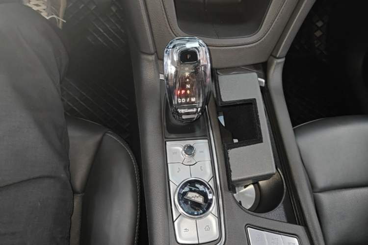 Used Cadillac XT6 2022 2.0T Six-Seater Four-Wheel Drive Luxury Version Gear Lever