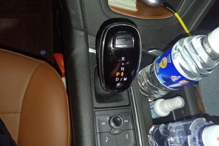 Used Cadillac XT6 2022 2.0T Six-Seater Four-Wheel-Drive Luxury Standard Edition Gear Lever
