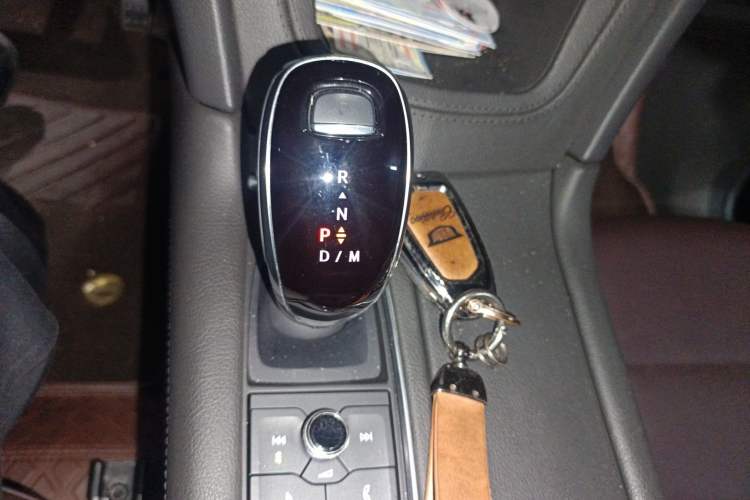 Used Cadillac XT6 2022 2.0T Six-Seater Four-Wheel Drive Luxury Version Gear Lever