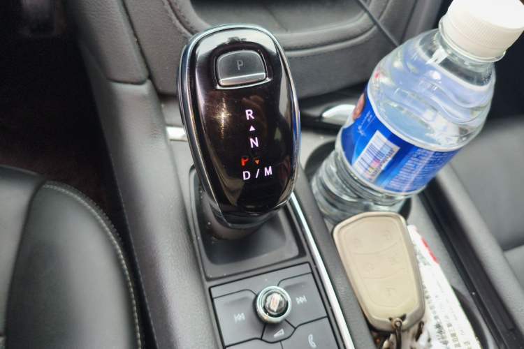 Used Cadillac XT6 2022 2.0T Six-Seater Four-Wheel-Drive Luxury Standard Edition Gear Lever