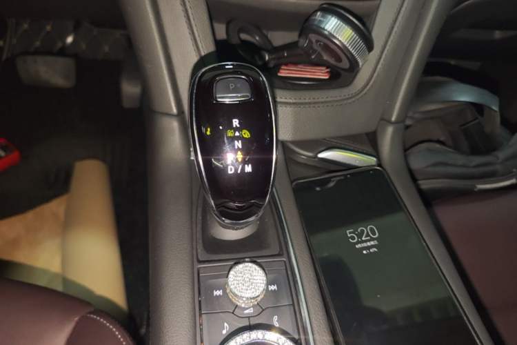 Used Cadillac XT6 2022 2.0T 7-Seater Two-Wheel Drive Luxury Version Gear Lever