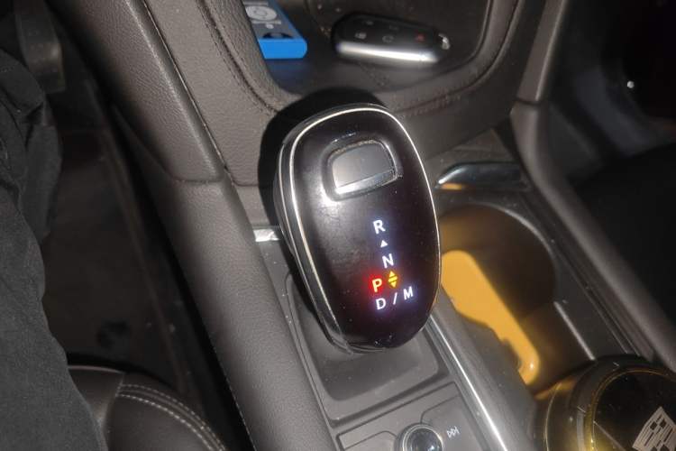 Used Cadillac XT6 2022 2.0T Six-Seater Two-Wheel-Drive Luxury Version Gear Lever