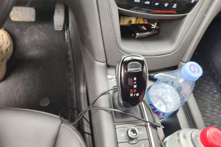 Used Cadillac XT6 2022 2.0T Six-Seater Four-Wheel-Drive Luxury Standard Edition Gear Lever