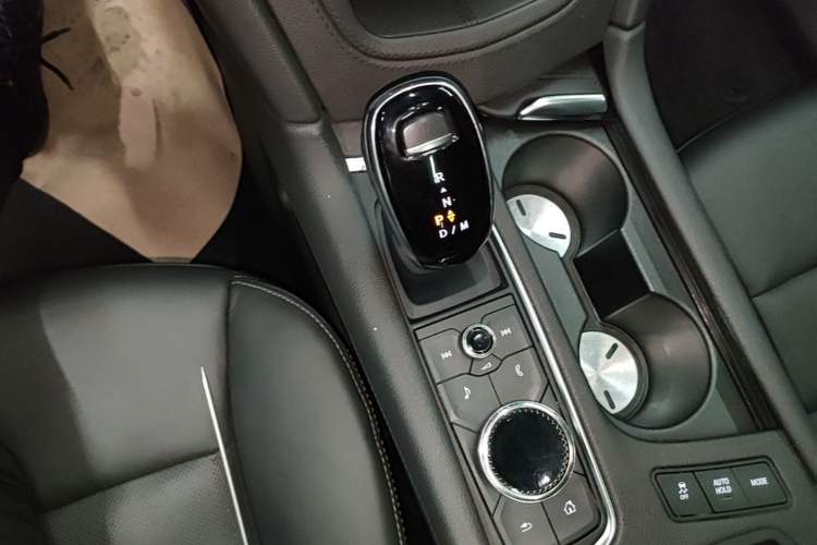Used Cadillac XT6 2022 2.0T Six-Seater Four-Wheel Drive Luxury Version Gear Lever