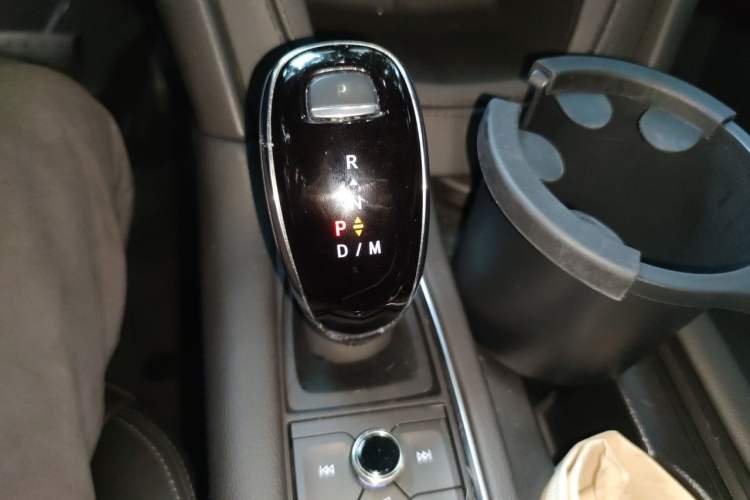 Used Cadillac XT6 2022 2.0T Six-Seater Two-Wheel-Drive Luxury Version Gear Lever