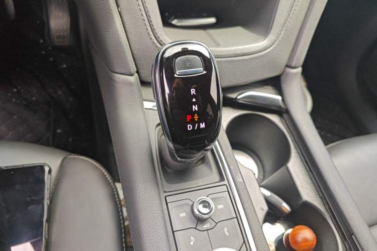 Used Cadillac XT6 2022 2.0T Six-Seater Four-Wheel-Drive Luxury Standard Edition Gear Lever