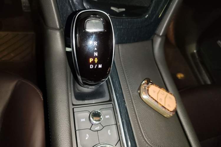 Used Cadillac XT6 2022 2.0T Six-Seater Four-Wheel Drive Luxury Version Gear Lever