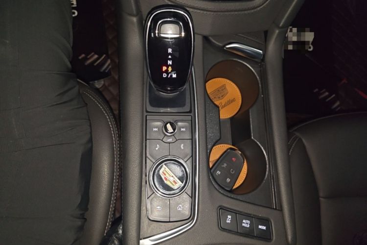 Used Cadillac XT6 2022 2.0T Six-Seater Two-Wheel-Drive Luxury Version Gear Lever