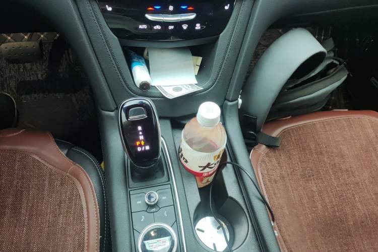 Used Cadillac XT6 2022 2.0T 7-Seater Two-Wheel Drive Luxury Version Gear Lever