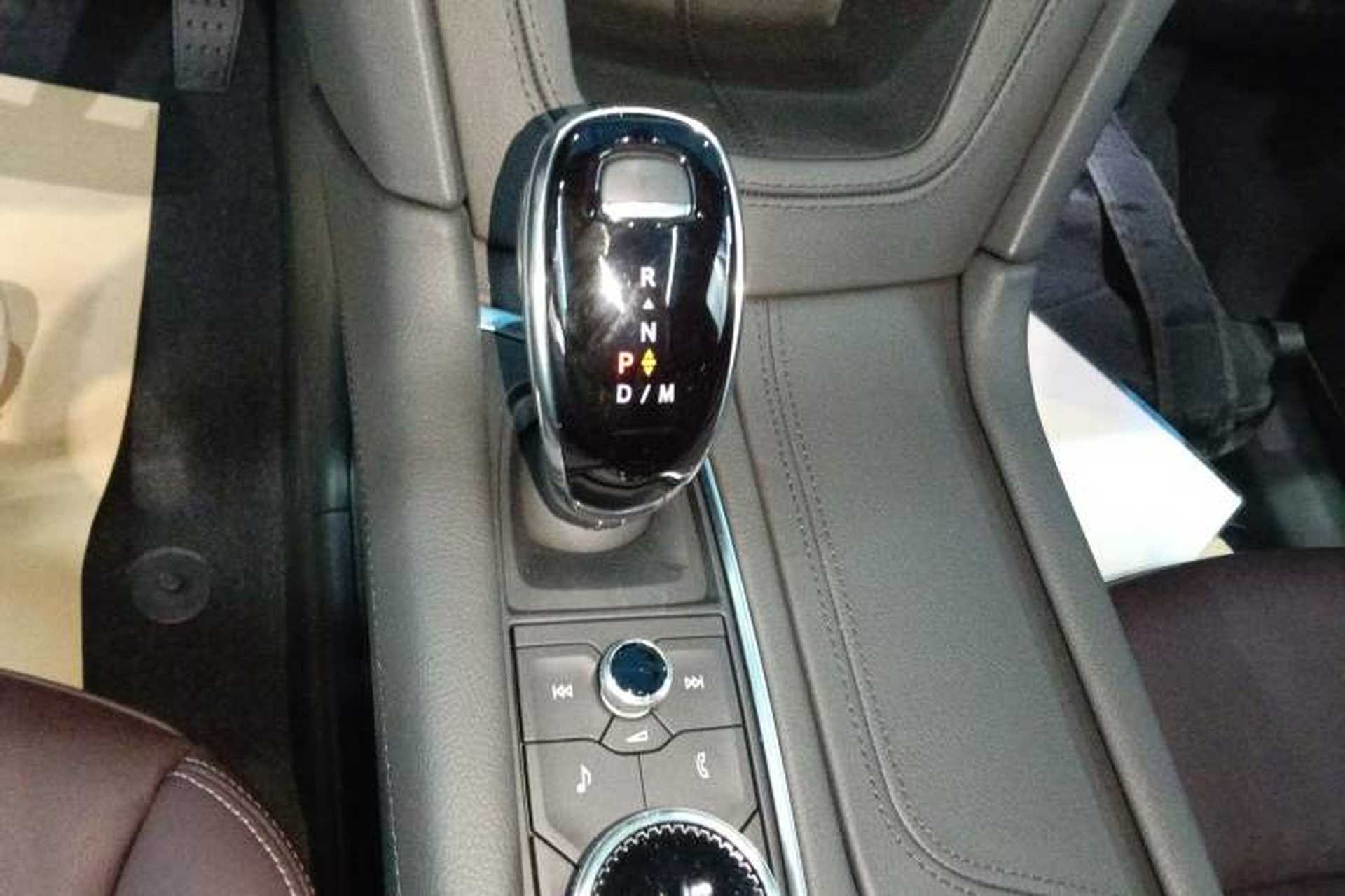 Used Cadillac XT6 2022 2.0T Six-Seater Two-Wheel-Drive Luxury Version Gear Lever