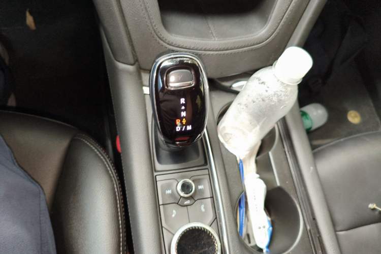 Used Cadillac XT6 2022 2.0T Six-Seater Four-Wheel-Drive Luxury Version Gear Lever