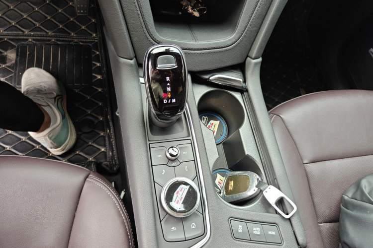 Used Cadillac XT6 2022 2.0T Six-Seater Four-Wheel Drive Luxury Version Gear Lever