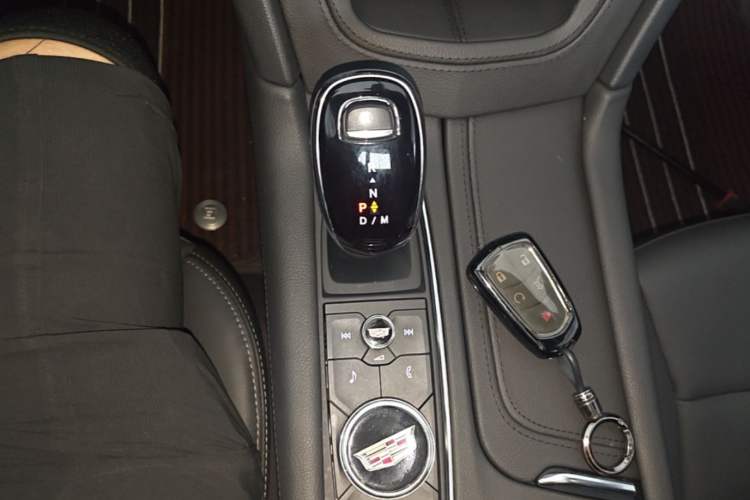Used Cadillac XT6 2022 2.0T Six-Seater Four-Wheel-Drive Prestige Version Gear Lever
