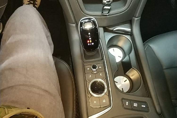 Used Cadillac XT6 2022 2.0T Six-Seater Four-Wheel Drive Luxury Version Gear Lever
