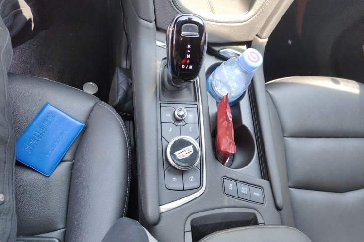 Used Cadillac XT6 2022 2.0T Six-Seater Four-Wheel-Drive Luxury Version Gear Lever