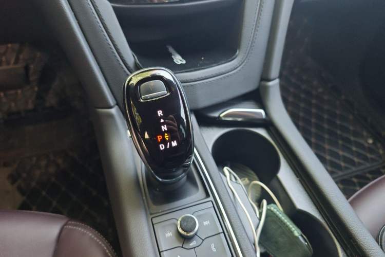 Used Cadillac XT6 2022 2.0T Six-Seater Four-Wheel-Drive Luxury Standard Edition Gear Lever