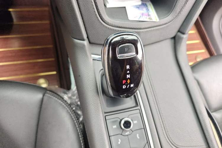Used Cadillac XT6 2022 2.0T Six-Seater Four-Wheel Drive Luxury Version Gear Lever