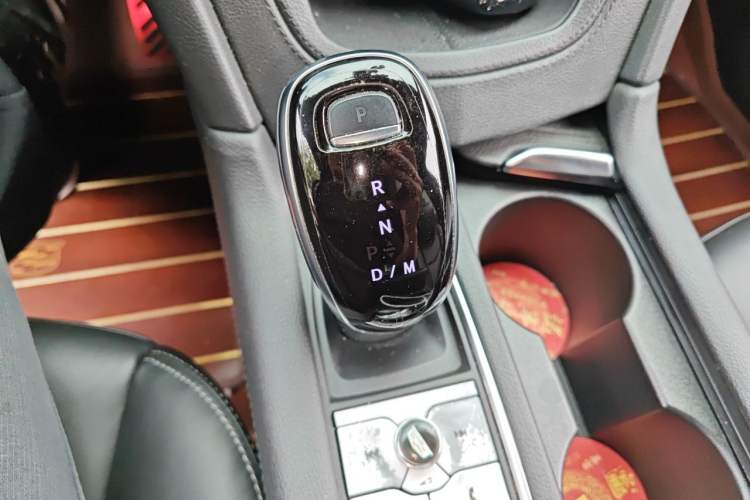 Used Cadillac XT6 2022 2.0T Six-Seater Four-Wheel Drive Luxury Version Gear Lever