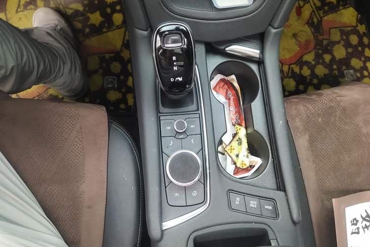 Used Cadillac XT6 2022 2.0T Six-Seater Four-Wheel Drive Luxury Version Gear Lever
