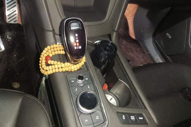 Used Cadillac XT6 2022 2.0T Six-Seater Two-Wheel-Drive Luxury Version Gear Lever