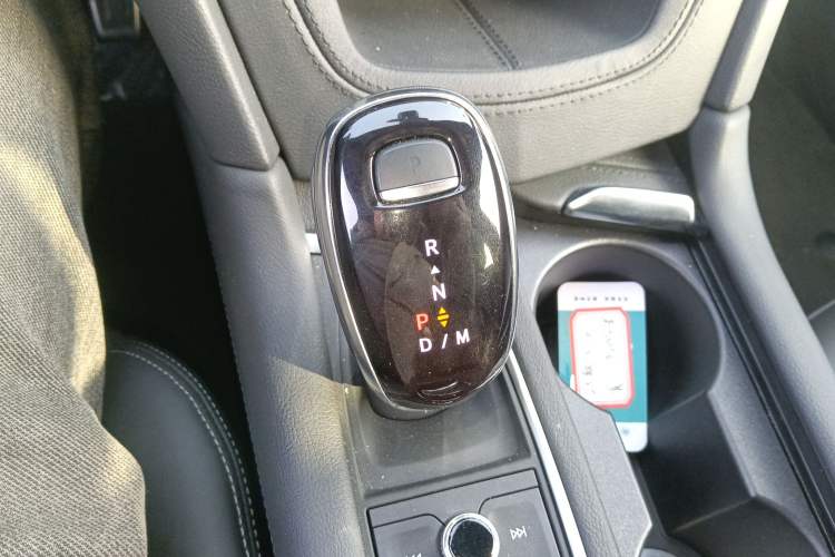 Used Cadillac XT6 2022 2.0T Six-Seater Four-Wheel Drive Luxury Version Gear Lever