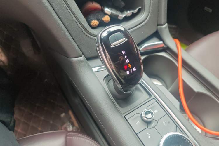 Used Cadillac XT6 2022 2.0T Six-Seater Four-Wheel Drive Luxury Version Gear Lever