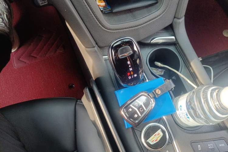 Used Cadillac XT6 2022 2.0T 7-Seater Four-Wheel Drive Luxury 120th Anniversary Limited Edition Gear Lever