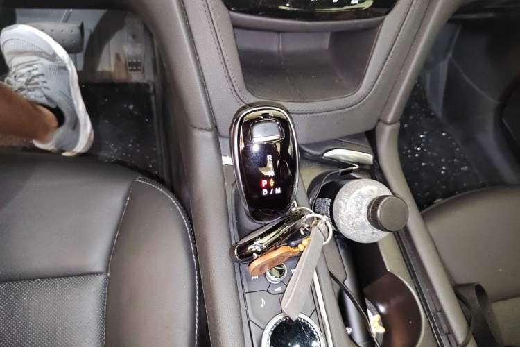 Used Cadillac XT6 2022 2.0T Six-Seater Four-Wheel Drive Luxury Version Gear Lever