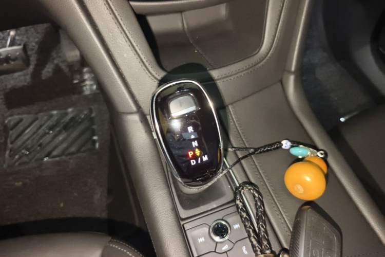 Used Cadillac XT6 2022 2.0T Six-Seater Four-Wheel-Drive Luxury Standard Edition Gear Lever