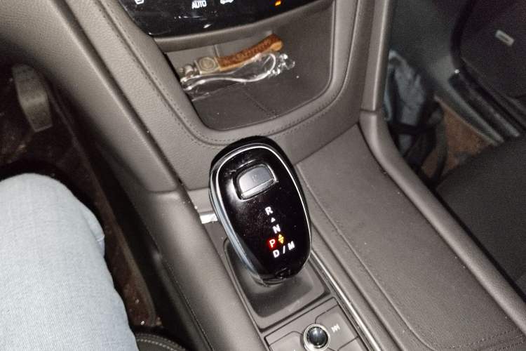 Used Cadillac XT6 2022 2.0T Six-Seater Four-Wheel Drive Luxury Version Gear Lever
