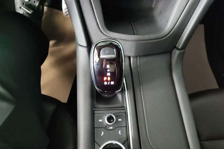 Used Cadillac XT6 2022 2.0T Six-Seater Two-Wheel-Drive Luxury Version Gear Lever