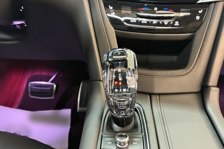 Used Cadillac XT6 2022 2.0T Six-Seater Four-Wheel-Drive Prestige Version Gear Lever