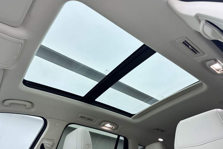 Used Cadillac XT6 2022 2.0T Six-Seater Four-Wheel Drive Luxury Version Headliner
