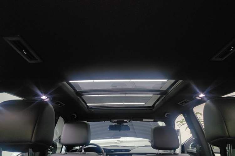 Used Cadillac XT6 2022 2.0T 7-Seater Four-Wheel-Drive Luxury Version Headliner
