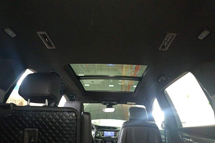Used Cadillac XT6 2022 2.0T Six-Seater Four-Wheel-Drive Luxury Version Headliner