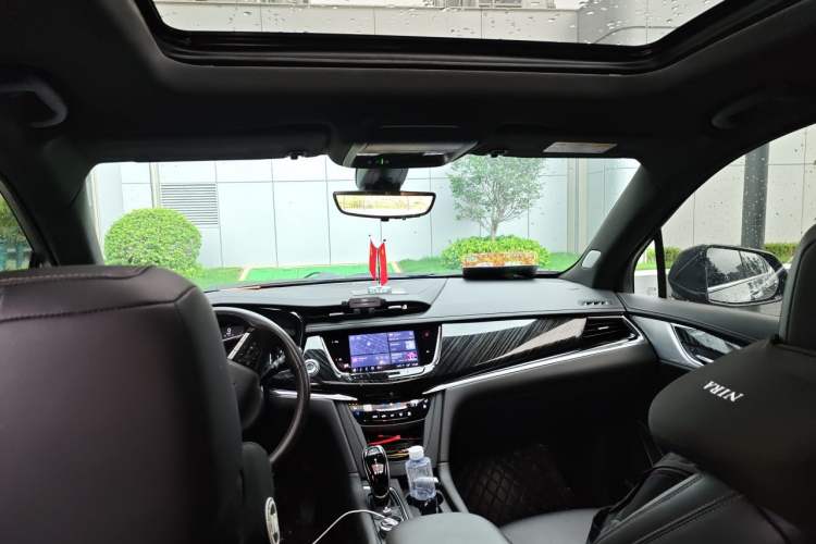 Used Cadillac XT6 2022 2.0T Six-Seater Four-Wheel-Drive Luxury Standard Edition Headliner
