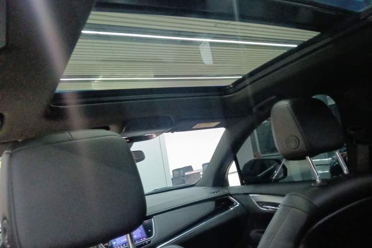 Used Cadillac XT6 2022 2.0T 7-Seater Four-Wheel-Drive Luxury Version Headliner